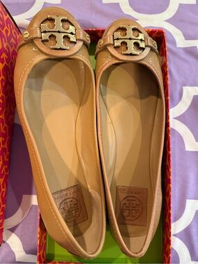 Tory Burch Women’s Tan Leather Logo Ballet Flats s